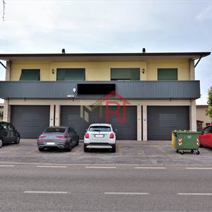 Commercial Premises / Showrooms for Sale in San Vendemiano