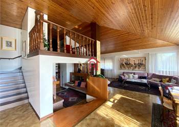 SPLENDIDA VILLA CON PARCO EDIFICABILE