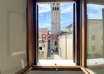 UN APPARTAMENTO ELEGANTE NEL CUORE DEL CENTRO STORICO DI CONEGLIANO